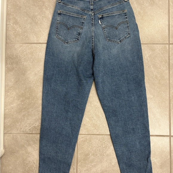 Levi's Silvertab mom jeans 
High-Waisted Blue Mom Jeans - Picture 4 of 4